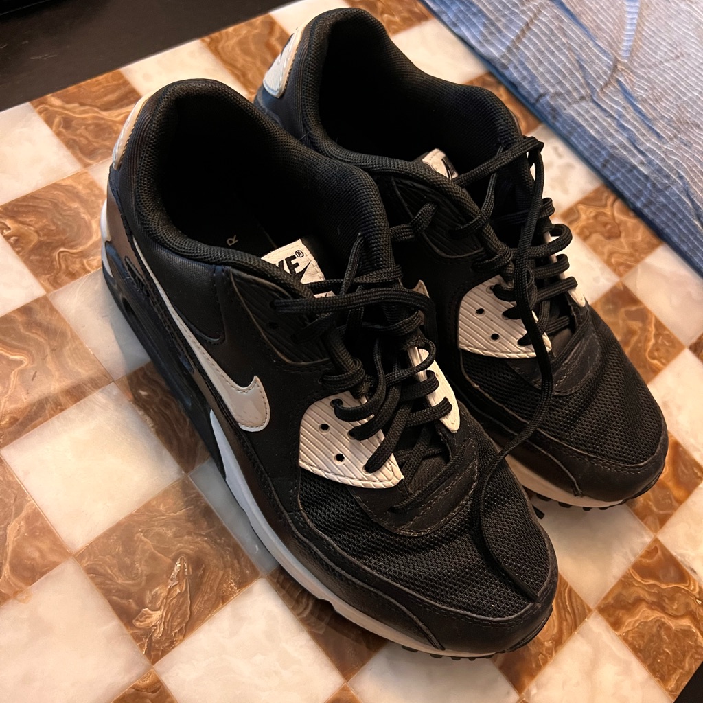 Nike Air Max 90 Essential Size 8 Black And White